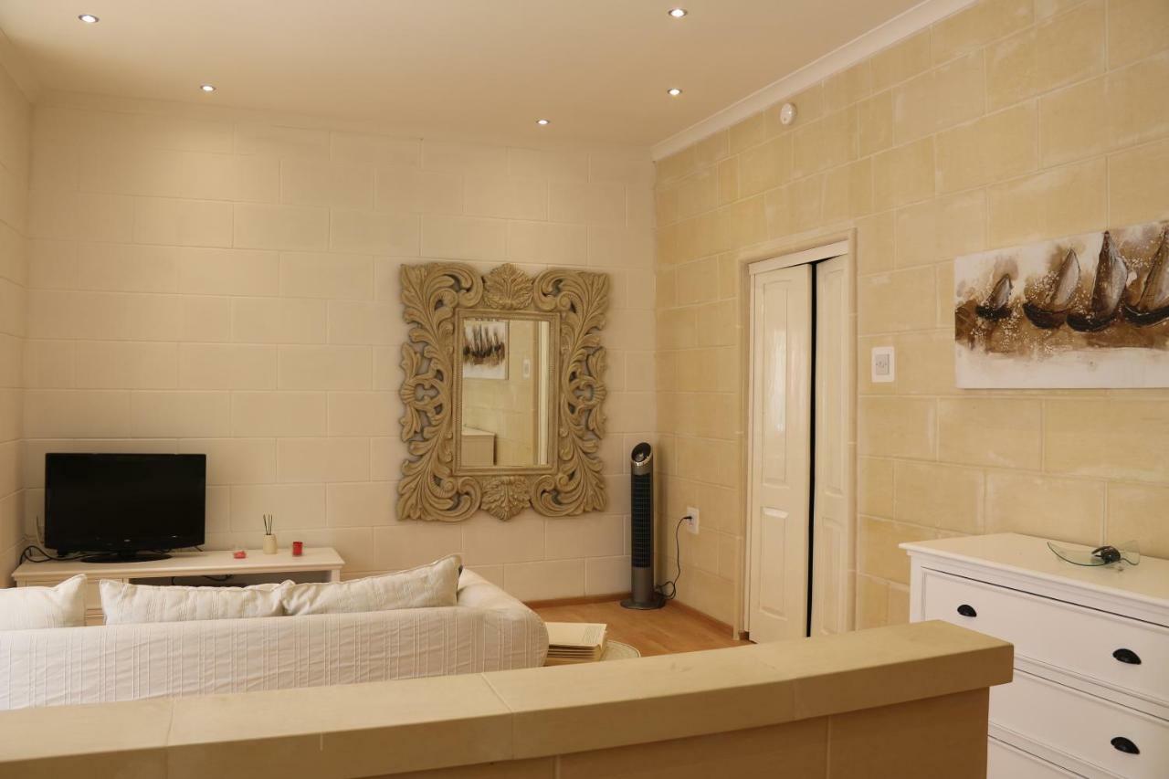 Charming In Republic Street * Valeta