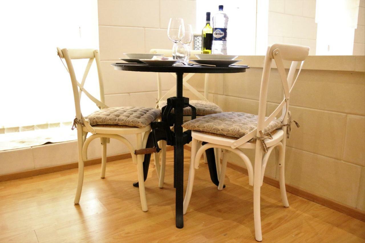 Charming In Republic Street Apartment *